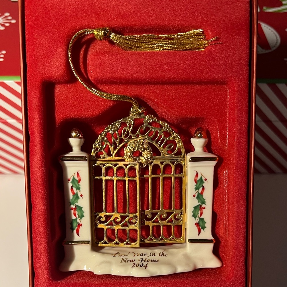 NIB Lenox 2004 First Year in the New Home  Welcome Christmas Ornament Tree